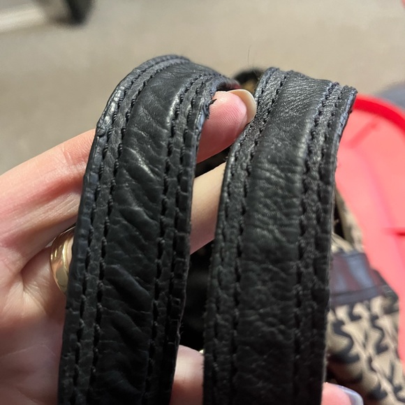 Large MK Micheal Kors purse with black letters - Picture 2 of 5